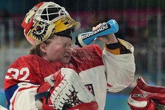 Proti Kanadě střídala už po 14 minutách, i tak má Pejšová sen se prosadit v mužském hokeji - Sport.cz